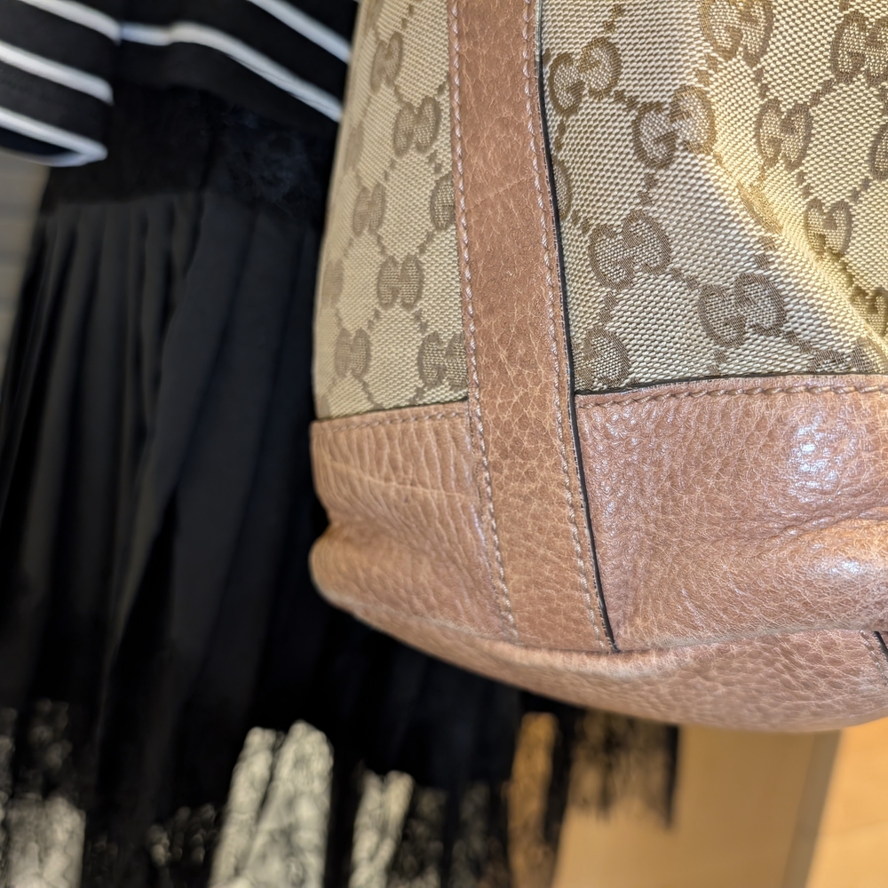 Gucci Brown and Cream Monogram Shoulder Bag - Picture 7 of 16